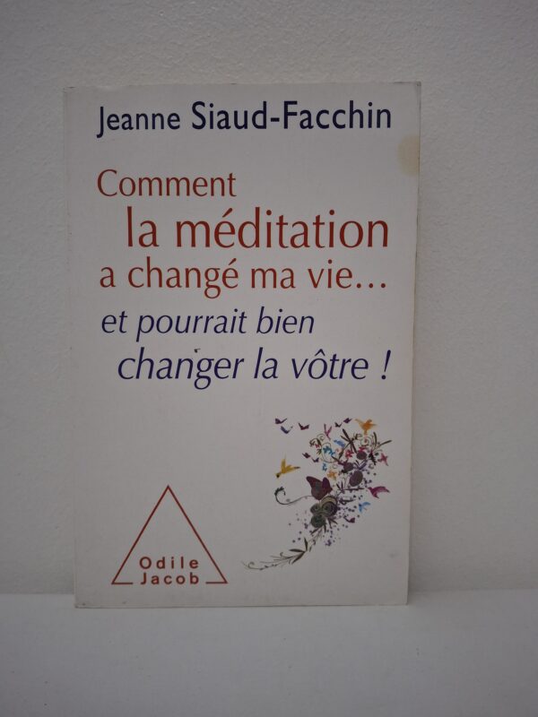 Jeanne Siaud-Facchin Titre : Comment la méditation a changé ma vie... et pourrait bien changer la vôtre ! ​Résumé : Dans ce récit personnel et accessible, la psychologue Jeanne Siaud-Facchin partage son expérience de la méditation de pleine conscience. Elle explique comment cette pratique peut apaiser le mental, réduire le stress et transformer radicalement notre rapport au monde. Loin des clichés, l'ouvrage propose une méthode simple pour apprendre à vivre l'instant présent et retrouver un équilibre intérieur durable. C'est une invitation inspirante à explorer le pouvoir de l'esprit pour une vie plus sereine.