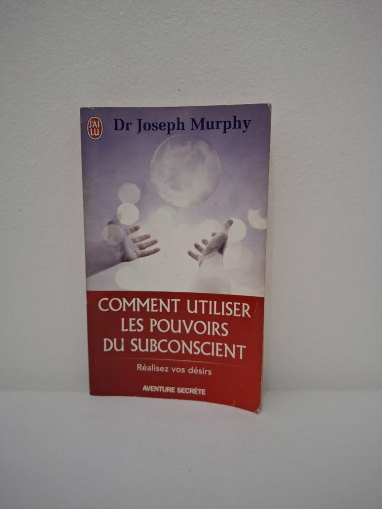 Cet ouvrage de référence explique comment influencer notre esprit profond pour transformer radicalement notre vie quotidienne et atteindre nos objectifs personnels. L'auteur propose des techniques de visualisation et de pensée positive pour libérer les blocages psychologiques et attirer le succès, la santé et la prospérité. C'est un guide pratique qui explore le lien entre nos croyances intérieures et la réalité extérieure que nous manifestons.