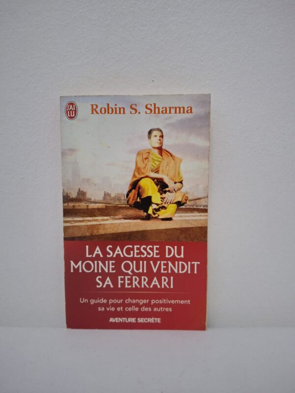Ce livre de Robin Sharma est une fable spirituelle qui raconte l'histoire de Julian Mantle, un avocat célèbre dont la vie bascule après une crise cardiaque. Il décide de tout vendre, y compris sa Ferrari, pour partir en Inde à la recherche de la sagesse. À travers ses enseignements, l'auteur propose des leçons pratiques pour atteindre l'épanouissement personnel, la paix intérieure et une discipline de vie plus saine. C'est un guide inspirant qui invite à redéfinir ses priorités pour vivre une vie plus riche de sens.