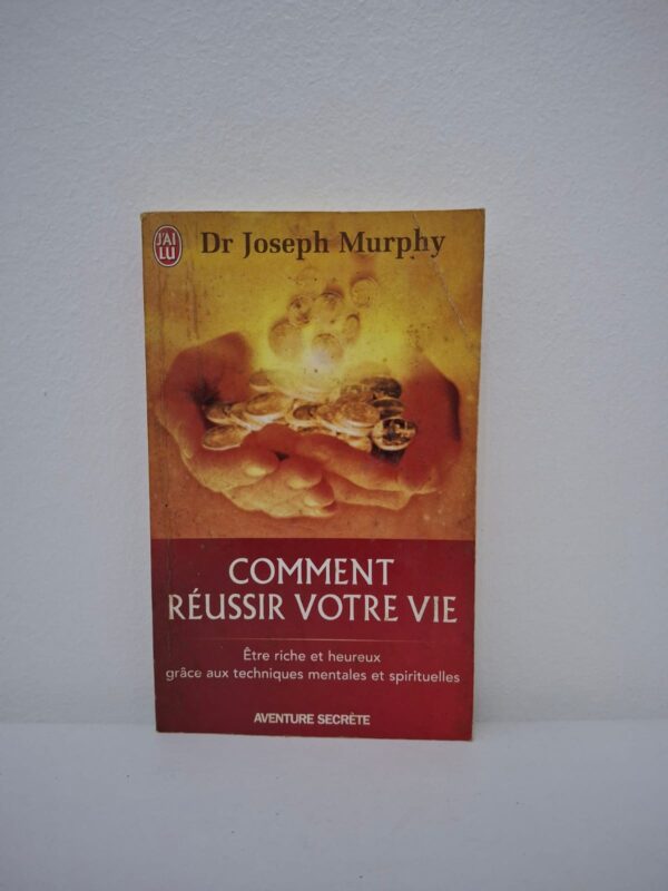 Dans cet ouvrage, le Dr Joseph Murphy explore comment l'utilisation de techniques mentales et spirituelles peut mener à une vie riche et heureuse. Il met l'accent sur le pouvoir de la pensée positive et de la conviction intérieure pour attirer la prospérité et le succès. Le livre propose des méthodes concrètes pour reprogrammer son esprit afin de surmonter les obstacles et réaliser ses aspirations les plus profondes.