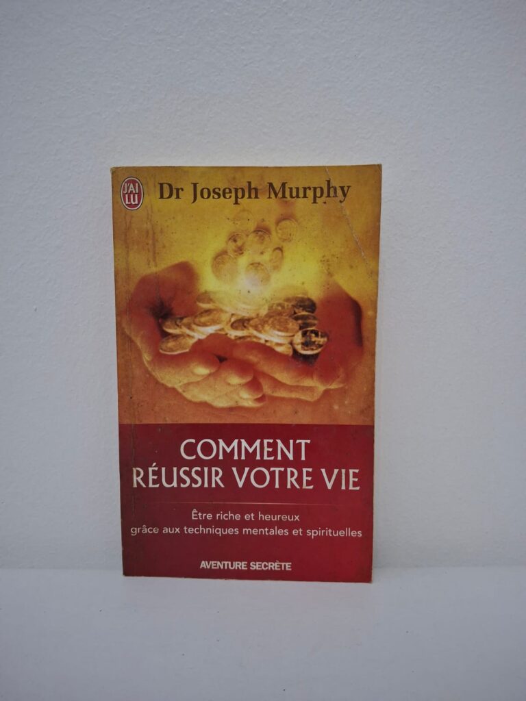Dans cet ouvrage, le Dr Joseph Murphy explore comment l'utilisation de techniques mentales et spirituelles peut mener à une vie riche et heureuse. Il met l'accent sur le pouvoir de la pensée positive et de la conviction intérieure pour attirer la prospérité et le succès. Le livre propose des méthodes concrètes pour reprogrammer son esprit afin de surmonter les obstacles et réaliser ses aspirations les plus profondes.