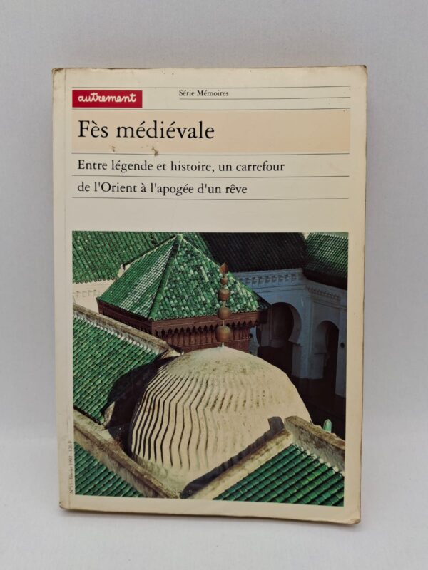 Ce livre explore l’histoire de la ville de Fès à l’époque médiévale. Il mêle récits historiques et dimensions légendaires pour mieux comprendre son passé. L’ouvrage met en lumière le rôle de Fès comme carrefour culturel et spirituel. Il montre l’influence de la ville dans les échanges entre Orient et Occident.