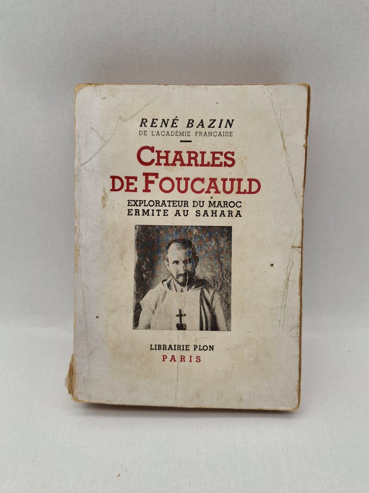 Charles de Foucauld, explorateur du Maroc, ermite au Sahara René Bazin Ce livre retrace la vie de Charles de Foucauld, explorateur et religieux français. Il évoque ses voyages au Maroc et son engagement spirituel dans le Sahara. L’auteur présente son parcours entre exploration, foi et isolement. L’ouvrage offre un portrait à la fois historique et spirituel de cette figure.