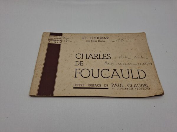 Ce livre retrace la vie de Charles de Foucauld. Il décrit son parcours, de militaire à homme de foi engagé en Afrique du Nord. L’auteur met en avant sa spiritualité, son engagement et sa mission religieuse. L’ouvrage propose un témoignage biographique marqué par le contexte colonial et religieux.