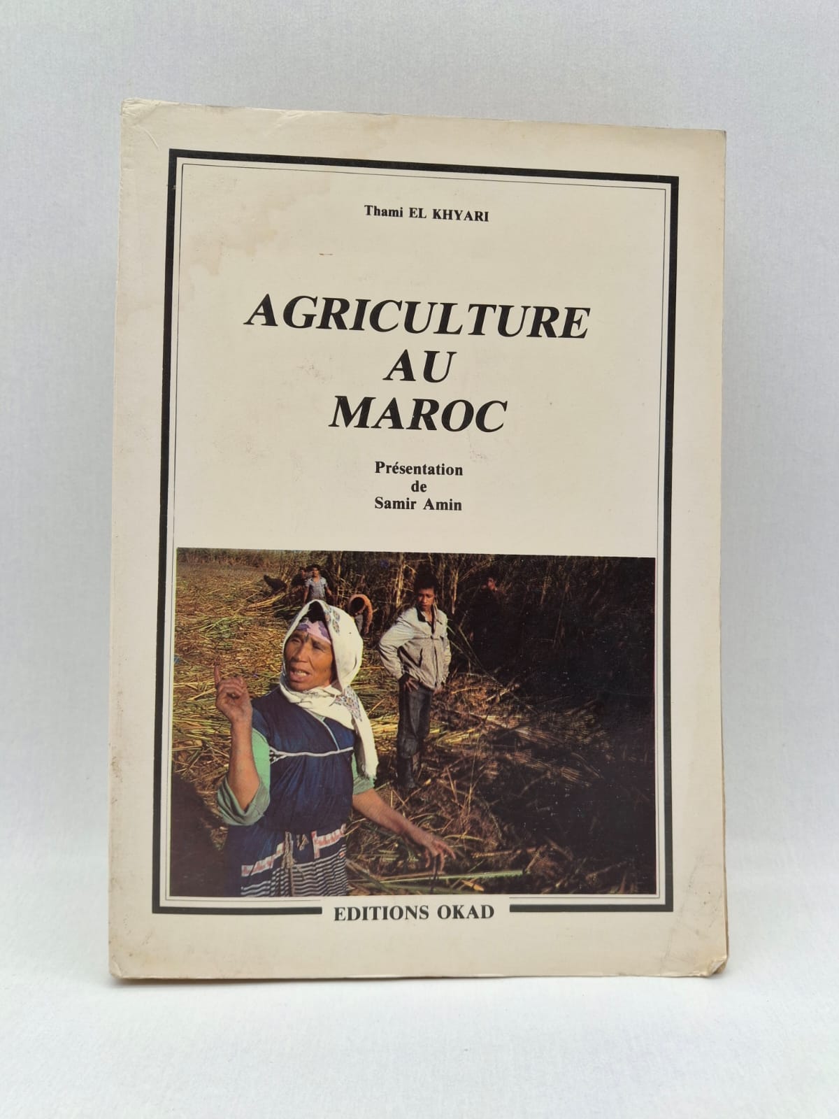 Agriculture au Maroc Thami El Khyari Ce livre étudie le secteur agricole au Maroc et son évolution. Il analyse les structures rurales, les politiques agricoles et les conditions de production. L’ouvrage met en lumière les défis économiques et sociaux du monde agricole. Il propose une réflexion sur le développement rural et les transformations du pays.