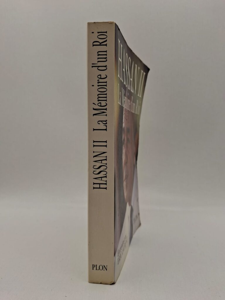 Ce livre est une série d’entretiens entre le roi Hassan II et le journaliste Éric Laurent. Le souverain y retrace son parcours, son règne et les grands événements du Maroc. Il aborde des questions politiques, historiques et diplomatiques. L’ouvrage offre un témoignage direct sur la vision et l’action d’un roi.