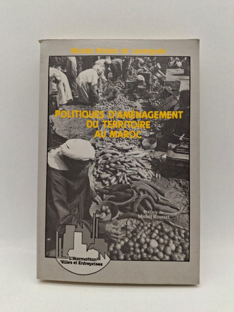 Ce livre analyse les politiques d’aménagement du territoire mises en œuvre au Maroc. Il étudie les stratégies de développement régional et les inégalités spatiales. L’auteur examine les enjeux économiques, urbains et ruraux liés à la planification. L’ouvrage propose une réflexion sur les défis du développement territorial et de la modernisation.