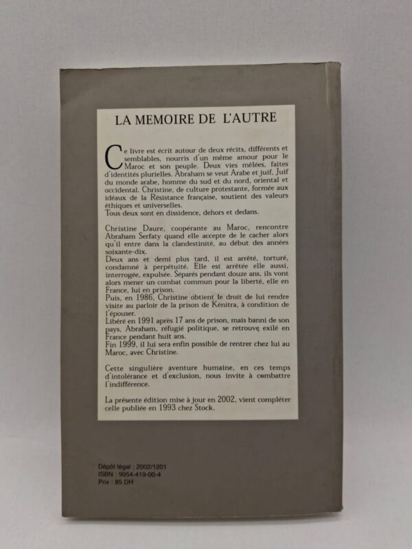 L’ouvrage présente un dialogue entre Abraham Serfaty et Christine Daure autour de leurs parcours personnels et politiques. Il met en lumière les expériences d’exil, de résistance et de lutte pour la justice. Le récit aborde la mémoire individuelle et collective dans un contexte historique marqué. Enfin, il propose une réflexion sur l’identité, l’engagement et la transmission des souvenirs.
