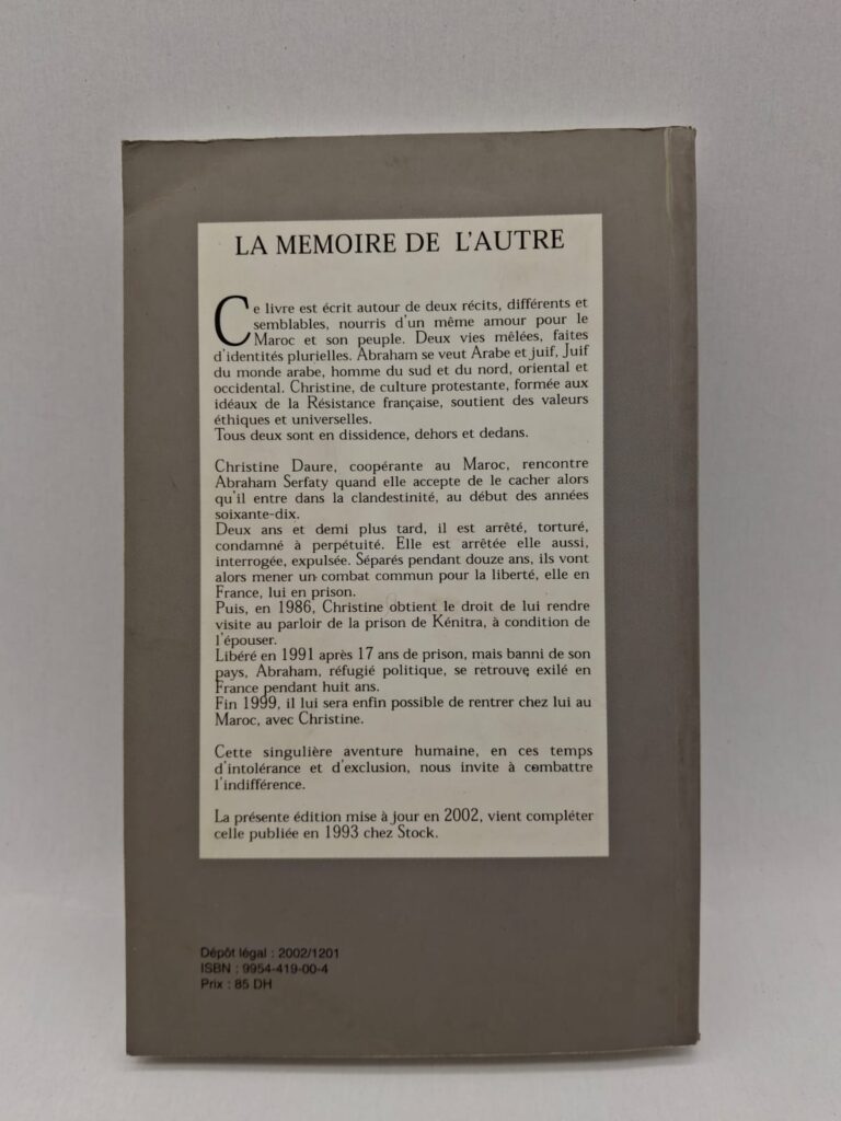 L’ouvrage présente un dialogue entre Abraham Serfaty et Christine Daure autour de leurs parcours personnels et politiques. Il met en lumière les expériences d’exil, de résistance et de lutte pour la justice. Le récit aborde la mémoire individuelle et collective dans un contexte historique marqué. Enfin, il propose une réflexion sur l’identité, l’engagement et la transmission des souvenirs.
