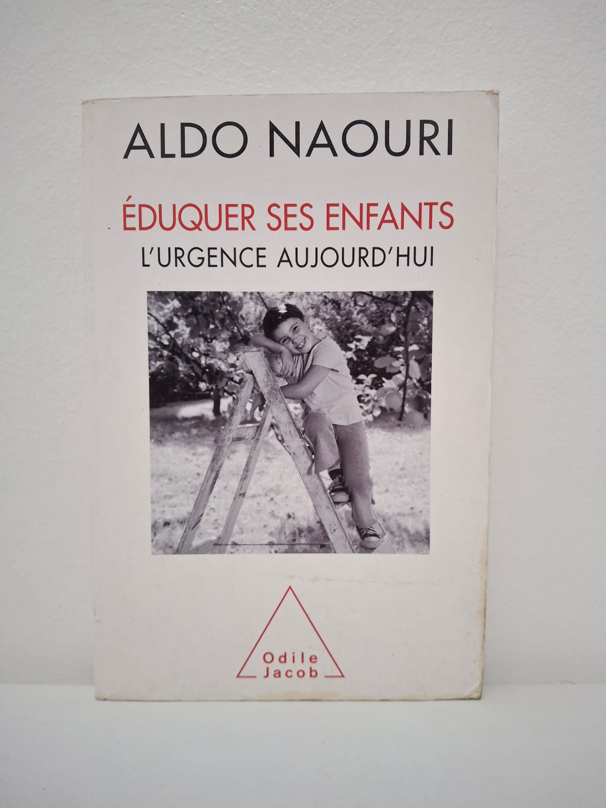 Aldo Naouri Un guide de réflexion sur l'importance de rétablir l'autorité parentale pour le bien-être de l'enfant.