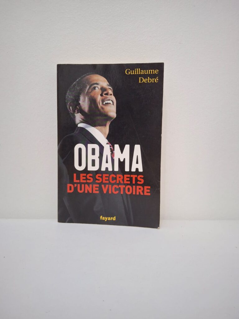 Cet ouvrage analyse les coulisses de l'ascension fulgurante de Barack Obama vers la présidence des États-Unis. L'auteur décrypte les stratégies de communication innovantes et l'organisation millimétrée de sa campagne électorale. Il explore comment ce candidat a su incarner l'espoir et le changement pour mobiliser un électorat record. C'est un récit fascinant sur les mécanismes du pouvoir et le marketing politique moderne.