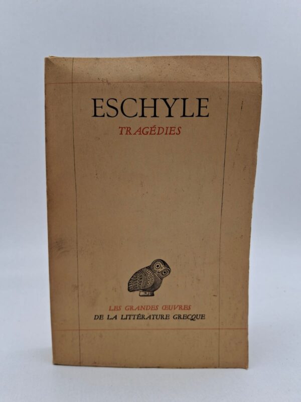 Ce volume regroupe les pièces fondatrices du théâtre occidental écrites par le plus ancien des trois grands tragiques grecs. À travers des œuvres comme L'Orestie ou Les Perses, Eschyle explore les thèmes de la justice divine, de la fatalité et de la responsabilité humaine. Ses tragédies mettent en scène des conflits épiques entre les dieux et les hommes, illustrant la naissance de la conscience civique à Athènes. C'est une lecture essentielle pour comprendre les racines de la dramaturgie et la réflexion morale de l'Antiquité