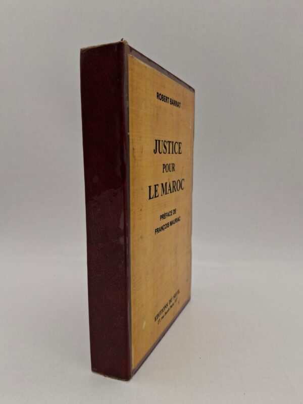 Le livre critique la politique coloniale française au Maroc et soutient les revendications nationalistes marocaines. L’auteur décrit les tensions politiques et les atteintes aux libertés durant les années du protectorat. Il met en avant les aspirations du peuple marocain à l’indépendance et à la justice. L’ouvrage constitue un témoignage engagé en faveur de la décolonisation et des droits des Marocains.