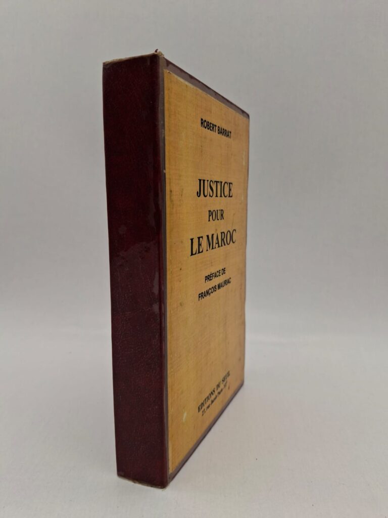 Le livre critique la politique coloniale française au Maroc et soutient les revendications nationalistes marocaines. L’auteur décrit les tensions politiques et les atteintes aux libertés durant les années du protectorat. Il met en avant les aspirations du peuple marocain à l’indépendance et à la justice. L’ouvrage constitue un témoignage engagé en faveur de la décolonisation et des droits des Marocains.