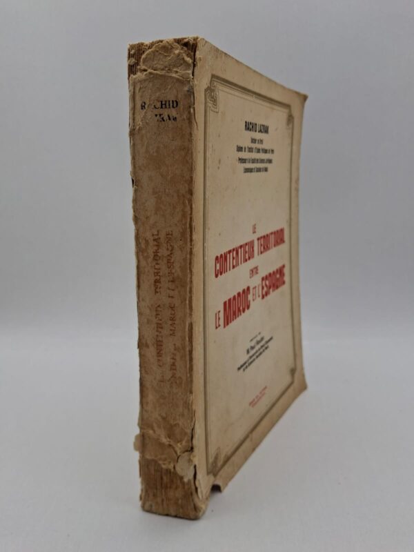 Le livre étudie les revendications territoriales opposant le Maroc et l’Espagne à travers une approche juridique et historique. L’auteur examine les accords, traités et contextes coloniaux ayant influencé ces conflits. Il met en lumière les enjeux politiques et diplomatiques liés aux territoires disputés. Cet ouvrage constitue une référence académique sur les relations maroco-espagnoles et le droit international territorial.
