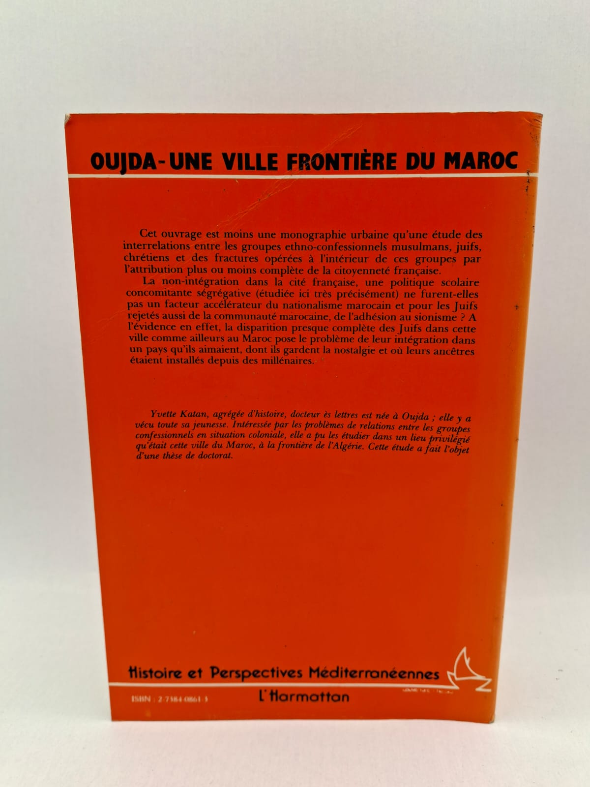 Oujda, une ville frontière du Maroc (1907-1956) Yvette Katan Cet ouvrage étudie l’histoire de Oujda durant la période coloniale française entre 1907 et 1956. Il analyse les relations entre musulmans, juifs et chrétiens dans une ville frontalière stratégique du Maroc. L’auteure met en lumière les transformations sociales, politiques et culturelles de cette société plurielle. Le livre offre également une réflexion sur la coexistence des communautés en contexte colonial.