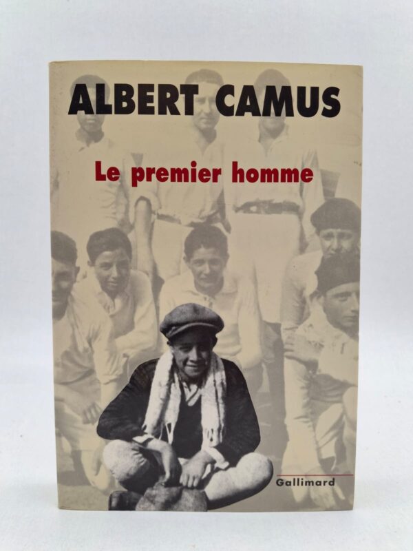 Jacques Cormery, double littéraire de l'auteur, entreprend un voyage en Algérie pour retrouver la trace de son père mort au combat et revoir sa mère silencieuse. Le récit plonge dans les souvenirs d'une enfance pauvre mais lumineuse, marquée par l'école républicaine et la figure protectrice de l'instituteur. À travers cette quête d'identité, Camus rend hommage à ses racines modestes et à la terre algérienne, entre soleil brûlant et misère digne. C'est un texte d'une grande puissance émotionnelle qui explore le sentiment d'être "le premier homme" à devoir tout apprendre seul, sans l'héritage d'un père.