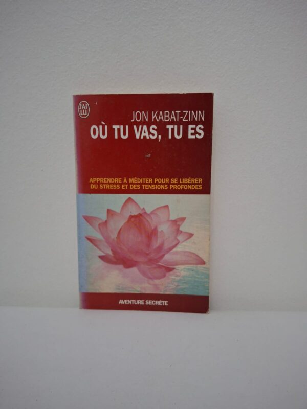 L'auteur explique que le bonheur ne dépend pas des circonstances extérieures, mais de notre capacité à être attentif à l'ici et maintenant. Le livre propose des techniques de méditation accessibles à tous pour libérer les tensions profondes et calmer le flux incessant des pensées. À travers des exercices simples, Jon Kabat-Zinn montre comment transformer notre relation à la douleur, à l'anxiété et aux défis de la vie. C'est un ouvrage essentiel qui invite à une véritable révolution intérieure par la bienveillance envers soi-même et la clarté d'esprit.
