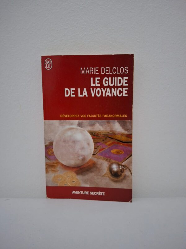 L'ouvrage présente un panorama détaillé des différents supports divinatoires, tels que les cartes (tarologie), la boule de cristal et le pendule. Marie Delclos propose des exercices gradués pour affiner son intuition et apprendre à interpréter les signes et les flashs visuels. Le livre explore également l'histoire de la voyance, tout en offrant des conseils éthiques pour pratiquer cet art avec sérieux et discernement. C'est un outil pédagogique destiné à ceux qui souhaitent explorer les capacités cachées de leur esprit et mieux comprendre les mystères de l'avenir.