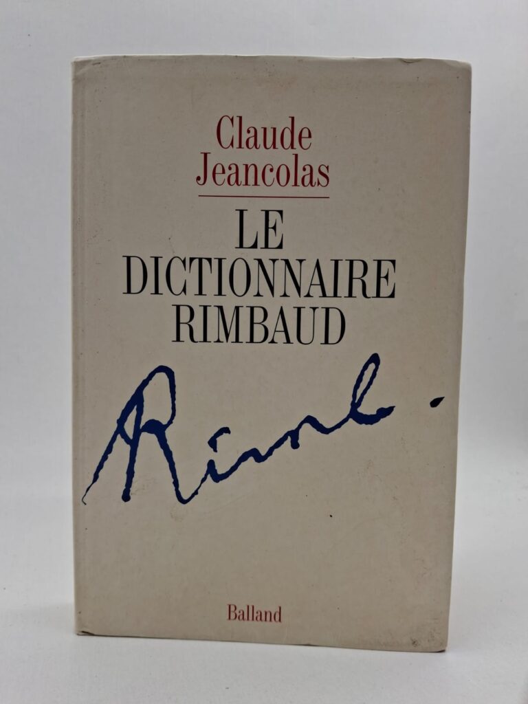 Le dictionnaire répertorie les lieux, les personnages, les poèmes et les thèmes clés qui ont marqué l'existence fulgurante du « voleur de feu ». Il offre des analyses précises sur les manuscrits, les correspondances et les voyages de Rimbaud, de Charleville jusqu'en Afrique. L'auteur s'attache à décrypter les symboles complexes de sa poésie tout en déconstruisant certaines légendes pour coller à la réalité historique. C'est un outil indispensable pour tout chercheur ou passionné souhaitant naviguer dans l'univers fascinant et rebelle de l'un des plus grands poètes français.