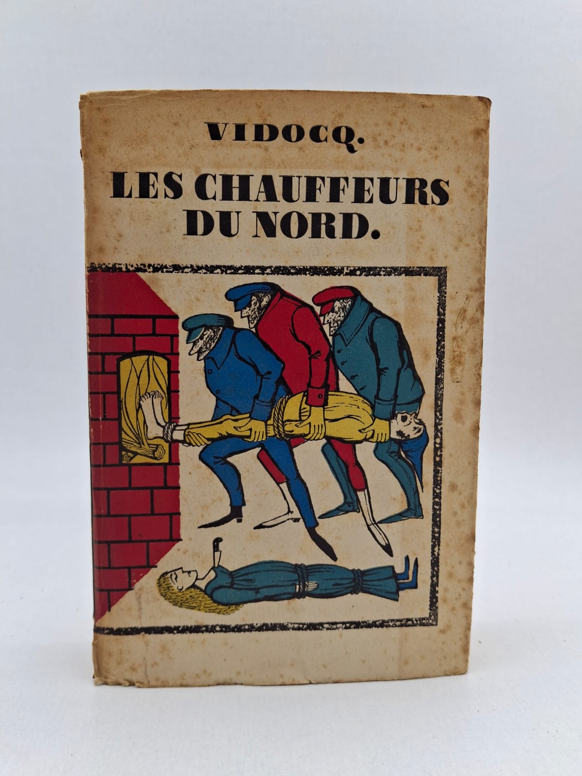 Les Chauffeurs du Nord-Vidocq (Eugène-François Vidocq) L'ouvrage relate l'histoire vraie et sombre d'une organisation criminelle spécialisée dans le brigandage et la torture domestique pour extorquer des richesses. Vidocq, ancien forçat devenu chef de la police de sûreté, décrit avec réalisme leurs méthodes cruelles, notamment celle de brûler les pieds des victimes (d'où le nom "Chauffeurs"). Le récit suit l'enquête et la traque acharnée menée pour démanteler ce réseau de malfaiteurs sans scrupules. C'est un témoignage fascinant sur l'insécurité rurale et la naissance de la police moderne en France.