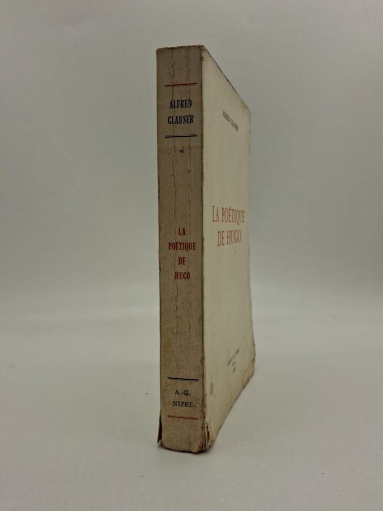 Alfred Glauser analyse la manière dont Victor Hugo conçoit la poésie et le rôle du poète dans la société. Le livre met en valeur les thèmes du romantisme, de l’imagination et de l’engagement humaniste chez Hugo. L’auteur examine également le style, les images poétiques et les innovations littéraires du grand écrivain français. Cet ouvrage constitue une étude critique destinée aux lecteurs et chercheurs intéressés par la littérature française.