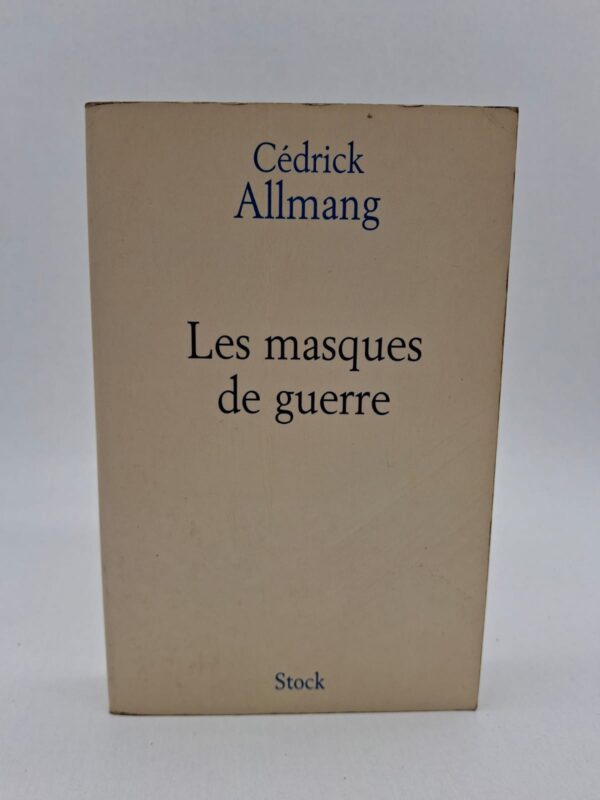 Le roman explore les thèmes de la dissimulation et de la vérité à travers le parcours d'un protagoniste confronté à ses propres non-dits. L'auteur décortique les mécanismes psychologiques qui poussent les individus à porter des "masques" pour survivre aux conflits intérieurs ou familiaux. Dans une écriture sobre et précise, l'intrigue dévoile peu à peu les secrets qui hantent les personnages, transformant leur quotidien en un véritable champ de bataille émotionnel. C'est une réflexion poignante sur la difficulté de se montrer tel que l'on est vraiment face à l'adversité