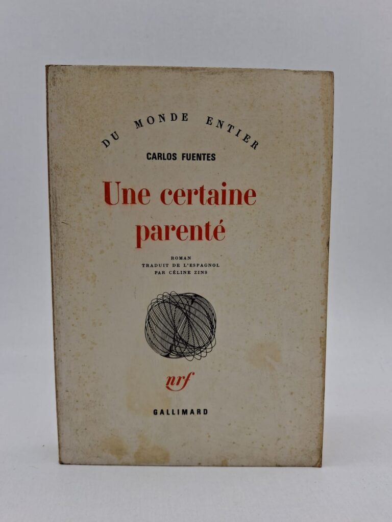 Le livre se concentre sur la "frontière de cristal" — une barrière à la fois physique, économique et mentale — qui sépare deux mondes. Fuentes met en scène une galerie de personnages variés : des ouvrières de maquiladoras, des hommes d'affaires cyniques, des migrants pleins d'espoir et des intellectuels nostalgiques. Chaque chapitre fonctionne comme une nouvelle indépendante, mais l'ensemble forme une fresque cohérente sur l'identité, l'exploitation et le désir d'ailleurs. L'auteur souligne que malgré la haine ou les murs, il existe une "parenté" forcée entre ces deux nations, liées par l'histoire et le sang. Avec son style magistral, Fuentes dénonce les inégalités sociales tout en célébrant la richesse culturelle qui survit aux marges de la politique. C'est un plaidoyer puissant pour l'humanité face à la déshumanisation des frontières.