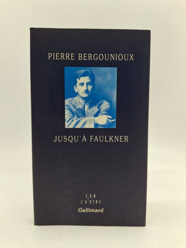 Dans cet essai captivant, Bergounioux explore le choc intellectuel et esthétique provoqué par la lecture de Faulkner, qu'il considère comme un sommet de la littérature mondiale. Il analyse comment l'écrivain du Sud des États-Unis a réussi à capturer la tragédie du temps, de la mémoire et de la déchéance à travers une langue complexe et novatrice. L'auteur lie cette découverte à sa propre expérience d'écrivain et à la question universelle de l'appartenance à un territoire et à une histoire. C’est un hommage vibrant qui décortique l'influence déterminante de Faulkner sur la structure du roman moderne