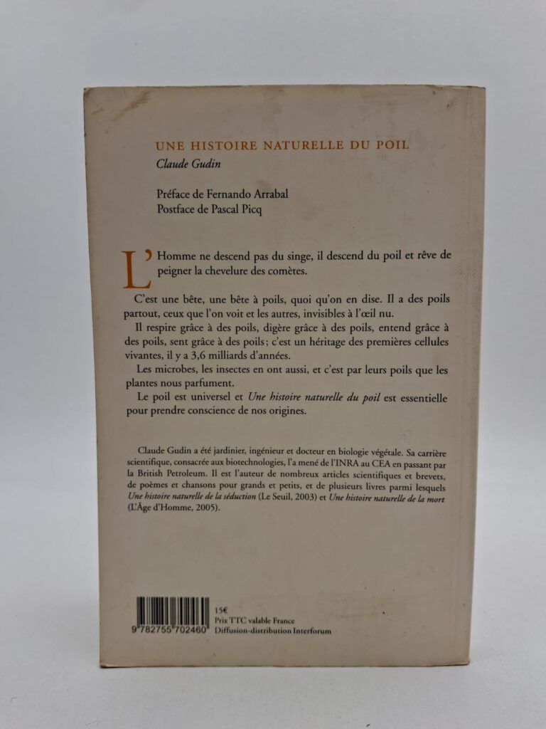 Claude Gudin étudie le rôle du poil à travers l’histoire, la culture et la science. L’auteur montre comment les sociétés ont donné différentes significations aux cheveux et à la pilosité. Le livre aborde aussi les aspects biologiques et esthétiques du poil chez l’homme et les animaux.