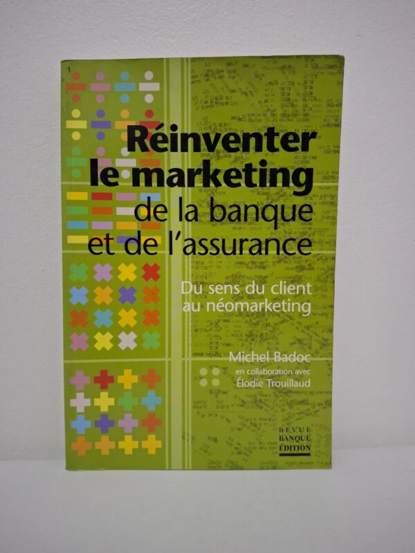 L'auteur explore le passage du marketing traditionnel vers le "néomarketing", une approche qui privilégie l'expérience émotionnelle et le sens donné à la relation client. Le livre détaille comment les banques et les assurances doivent intégrer les outils digitaux et le big data tout en préservant une proximité humaine indispensable à la confiance. Il propose des méthodes concrètes pour adapter l'offre aux comportements complexes des clients modernes, de plus en plus informés et volatiles. À travers une analyse rigoureuse, Michel Badoc offre les clés pour transformer des structures souvent rigides en organisations agiles, capables de créer de la valeur durable dans un environnement ultra-concurrentiel