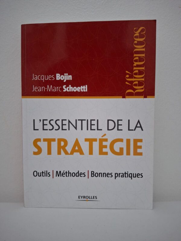 L'ouvrage propose un condensé des meilleurs outils d'analyse stratégique pour aider les dirigeants à naviguer dans la complexité des marchés actuels. Il structure la réflexion autour de trois axes : le choix des modèles économiques, la définition d'objectifs clairs et la mise en œuvre opérationnelle des décisions. Les auteurs insistent sur le passage de la théorie à la pratique en partageant des méthodes éprouvées et des conseils concrets pour mobiliser les équipes autour d'une vision commune. En combinant rigueur académique et retours d'expérience terrain, ce livre devient un compagnon de route pour transformer les défis concurrentiels en opportunités de croissance