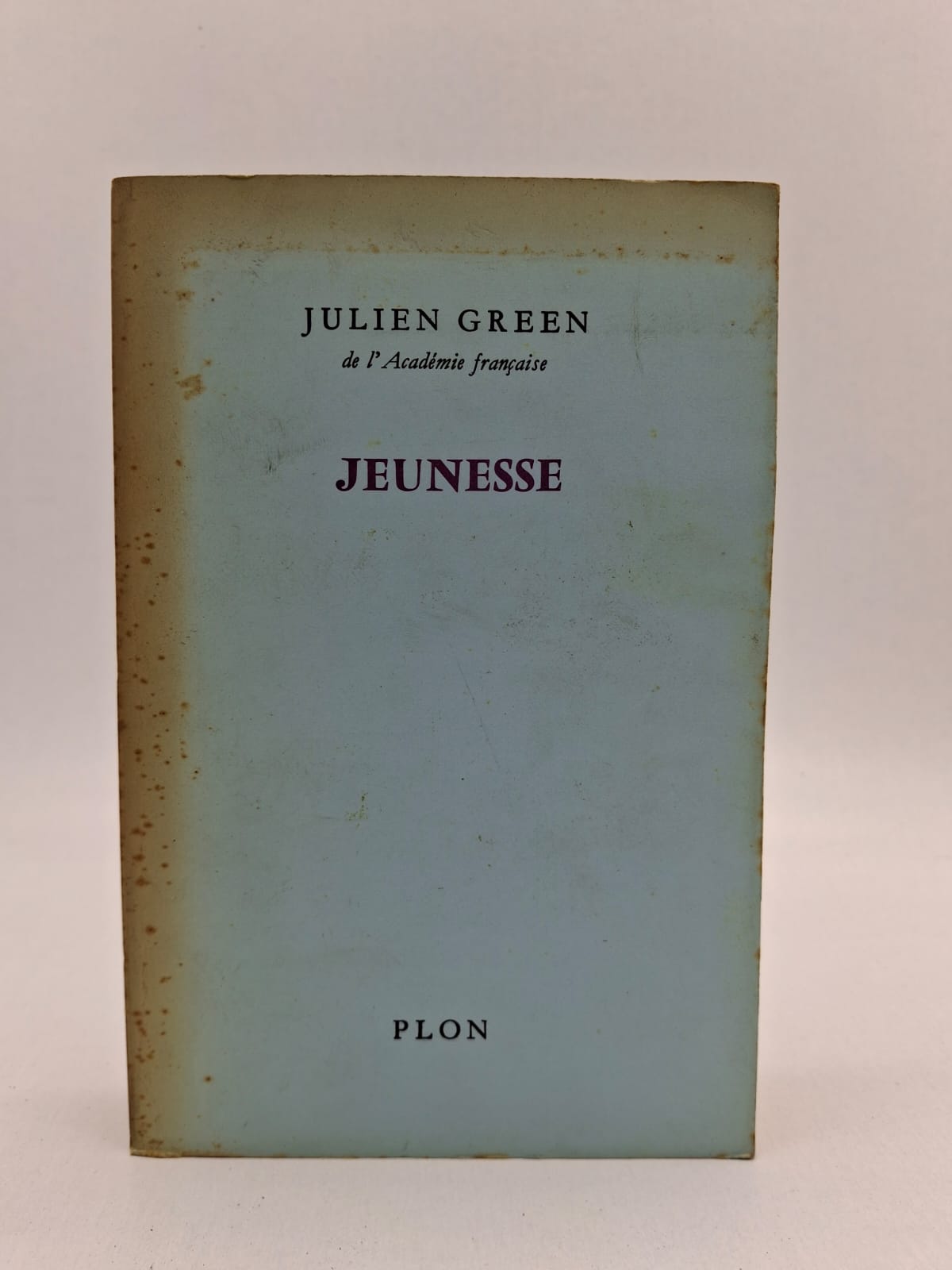 Jeunesse-Julien Green L'auteur y relate ses années de formation et ses premières expériences d'adulte à Paris. Il explore avec une grande sensibilité ses tourments intérieurs et sa quête de spiritualité. Le récit dépeint les cercles littéraires et mondains qu'il a côtoyés au début du XXe siècle. C'est un témoignage poignant sur le passage à l'âge d'homme et la naissance d'une vocation d'écrivain.