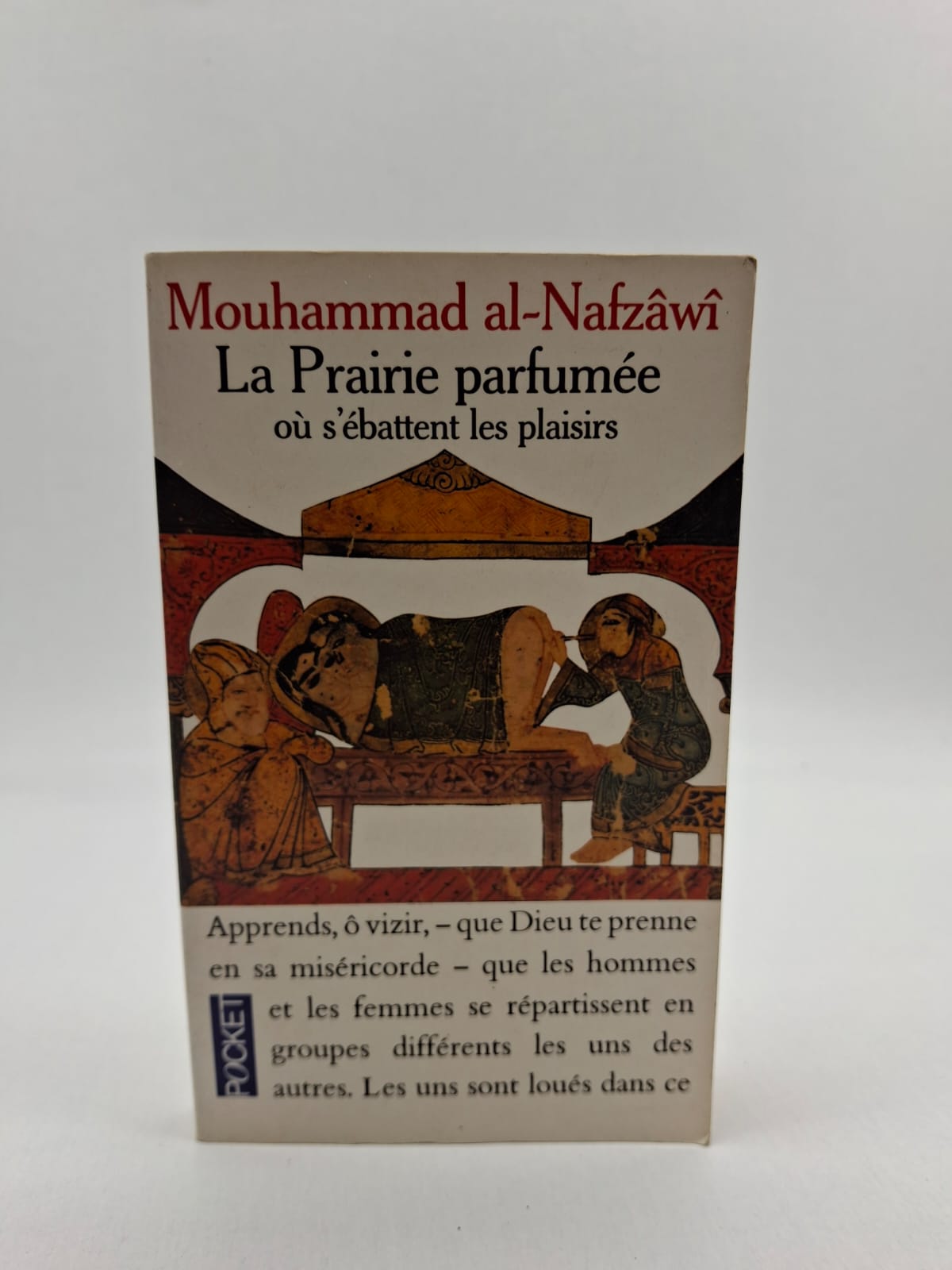 La Prairie parfumée où s'ébattent les plaisirs — Mouhammad al-Nafzâwî Rédigé à la demande du vizir de Tunis, ce manuel de renommée mondiale est à la fois un traité médical, une œuvre poétique et un guide pratique sur l'art de l'amour dans le monde arabo-musulman médiéval. L'auteur y aborde avec une franchise surprenante et une grande érudition les différentes positions, les remèdes naturels pour la santé sexuelle et les portraits psychologiques des amants. Entre anecdotes humoristiques, conseils de séduction et poèmes lyriques, l'ouvrage offre une vision décomplexée et holistique de la sensualité, perçue comme un don divin à cultiver avec savoir et respect. C'est un témoignage historique précieux sur les mœurs et la liberté de ton d'une époque où la science de l'érotisme faisait partie intégrante de la culture savante. L'œuvre demeure un classique incontournable de la littérature universelle, souvent comparé au Kama-Sutra pour sa profondeur et sa dimension encyclopédique