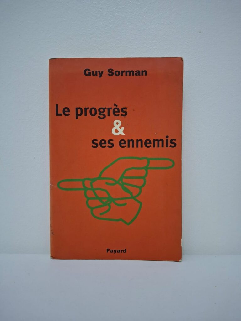 Guy Sorman analyse les résistances psychologiques, politiques et sociales qui freinent le progrès technique et scientifique moderne. L'auteur dénonce ce qu'il appelle le "nouvel obscurantisme", porté par certains mouvements écologistes ou conservateurs radicaux. L'ouvrage soutient que seule la croissance, stimulée par la liberté d'entreprendre, peut résoudre les grands défis de l'humanité. Le livre explore le paradoxe de sociétés qui profitent du confort moderne tout en manifestant une méfiance croissante envers le futur.