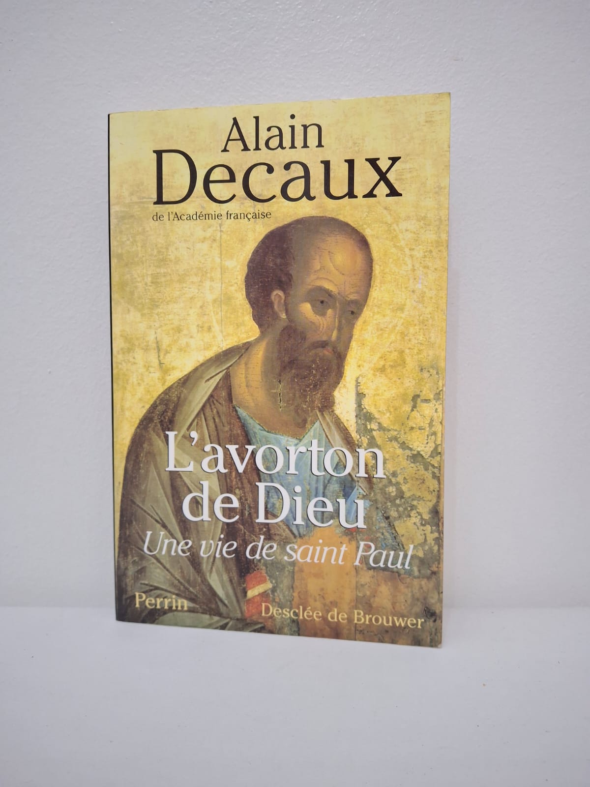 L'avorton de Dieu : Une vie de saint Paul-Alain Decaux L'ouvrage explore la métamorphose de Saul, persécuteur des chrétiens, devenu l'apôtre Paul après sa fulgurante conversion sur le chemin de Damas. L'auteur raconte avec passion les voyages incessants de Paul à travers l'Empire romain pour fonder les premières communautés chrétiennes. Le livre analyse la pensée complexe de Paul et son rôle crucial dans l'ouverture du christianisme aux "Gentils" (les non-juifs). À travers un récit vivant, Decaux dépeint un homme fragile mais d'une volonté d'acier, se qualifiant lui-même d'"avorton" face à la grandeur de sa mission