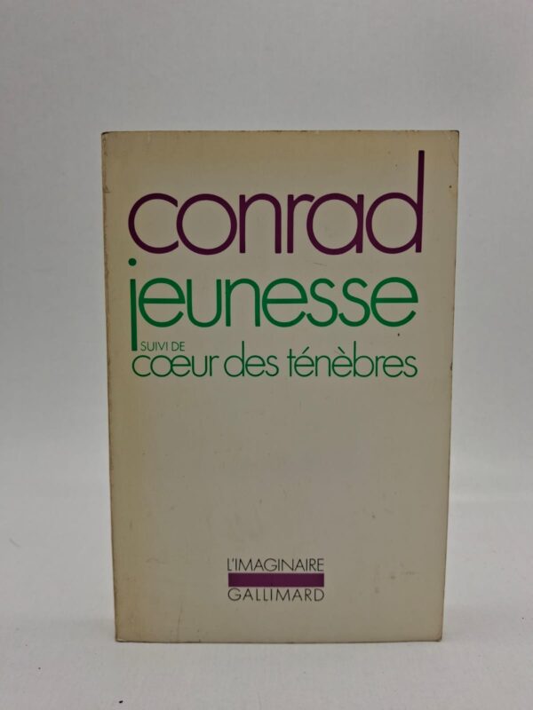 Jeunesse relate la première expédition mouvementée d'un jeune officier vers l'Orient, célébrant l'ardeur et l'optimisme invincible de la jeunesse face aux éléments. Cœur des ténèbres suit le voyage de Marlow remontant le fleuve Congo à la recherche du mystérieux Kurtz, plongé dans la folie coloniale. L'auteur utilise l'environnement marin et sauvage comme un miroir de la psyché humaine, révélant la fragilité de la civilisation. Ces textes sont reconnus pour leur profondeur philosophique et leur critique acerbe de l'impérialisme, tout en restant des épopées narratives intemporelles.