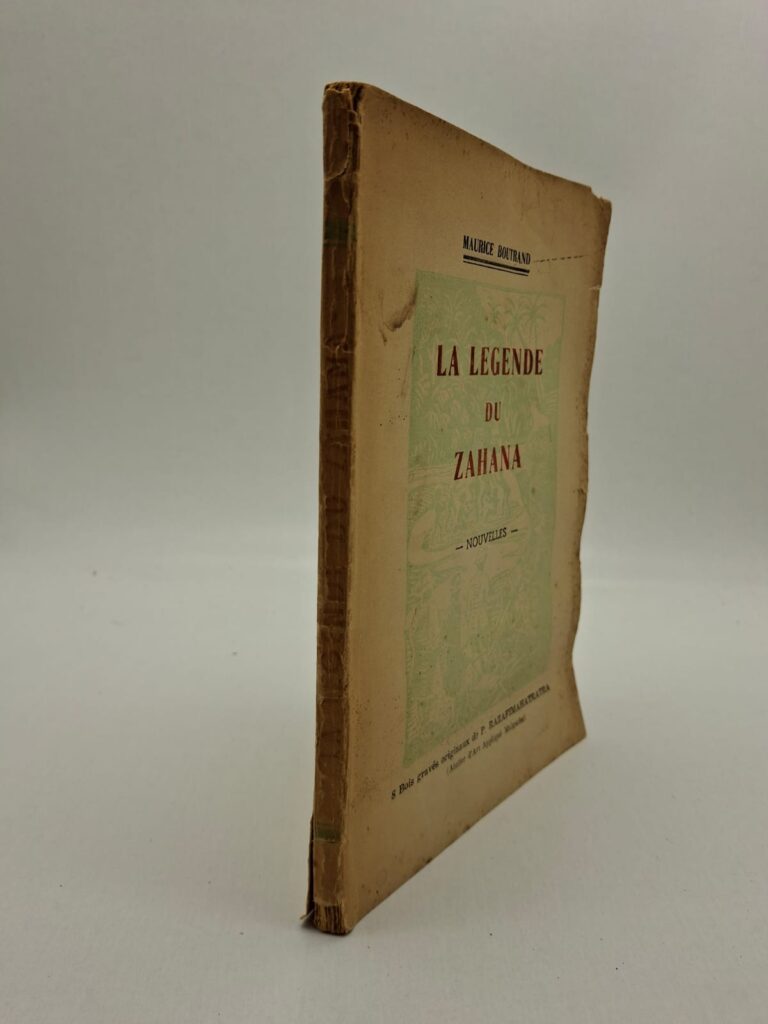 Dans La Légende du Zahana, Maurice Boutrand raconte plusieurs histoires marquées par le mystère et les croyances populaires. Les personnages vivent des aventures liées à la nature, aux esprits et aux coutumes locales. L’auteur met en valeur la richesse culturelle et les traditions orales africaines. Le livre mélange imaginaire, sagesse et description de la vie traditionnelle.