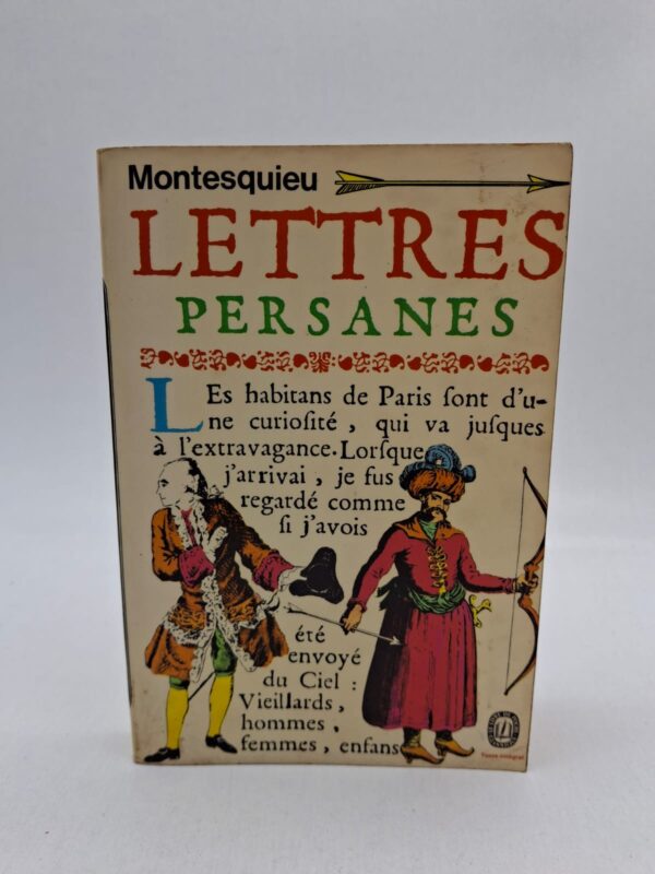 Deux seigneurs persans, Usbek et Rica, quittent leur pays pour découvrir l'Europe et s'installent à Paris sous le règne de Louis XIV. À travers leur correspondance, ils partagent leur étonnement face aux mœurs, à la religion et à la politique française, tournant en dérision les travers de leurs contemporains. En parallèle, Usbek reçoit des nouvelles de son sérail à Ispahan, où la révolte gronde, révélant la tyrannie du pouvoir domestique. Ce voyage philosophique permet à Montesquieu de critiquer l'absolutisme tout en explorant les thèmes de la liberté, de la tolérance et de la condition humaine.