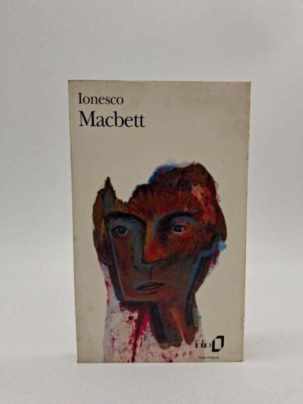 La pièce raconte l’histoire de Macbett, un homme ambitieux qui veut obtenir le pouvoir. Manipulé par son entourage, il devient cruel et provoque plusieurs conflits et violences. Ionesco critique la dictature, la guerre et l’ambition excessive des dirigeants. À travers l’humour noir et l’absurde, l’auteur montre les dangers du pouvoir et de la corruption.