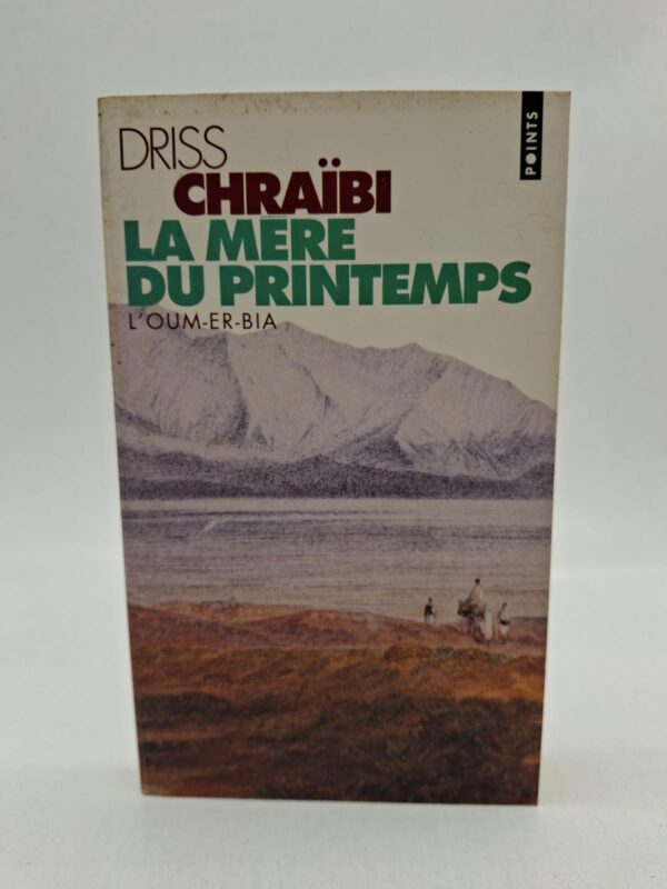 L’œuvre raconte le destin d’une tribu berbère confrontée à l’arrivée des conquérants arabes au Maroc. À travers les personnages, l’auteur évoque les conflits entre traditions, religion et identité culturelle. Le roman met en valeur la mémoire, la nature et l’attachement du peuple à sa terre et à son histoire. Cette œuvre mêle récit historique, réflexion culturelle et poésie dans une écriture riche et symbolique.