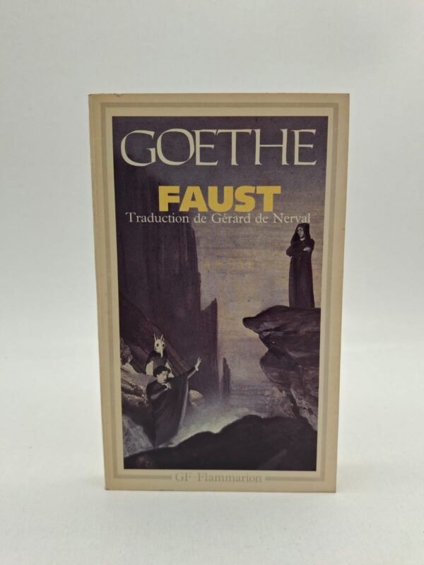 Le vieux savant Faust, désespéré par l'inutilité de ses recherches, conclut un pacte avec le démon Méphistophélès. En échange de son âme, il obtient la jeunesse éternelle et la promesse de découvrir tous les plaisirs et secrets du monde. Le récit suit son voyage tumultueux, marqué notamment par sa rencontre tragique avec la jeune et pure Marguerite. C'est une réflexion profonde sur le combat entre le bien et le mal, l'ambition démesurée et la rédemption finale.