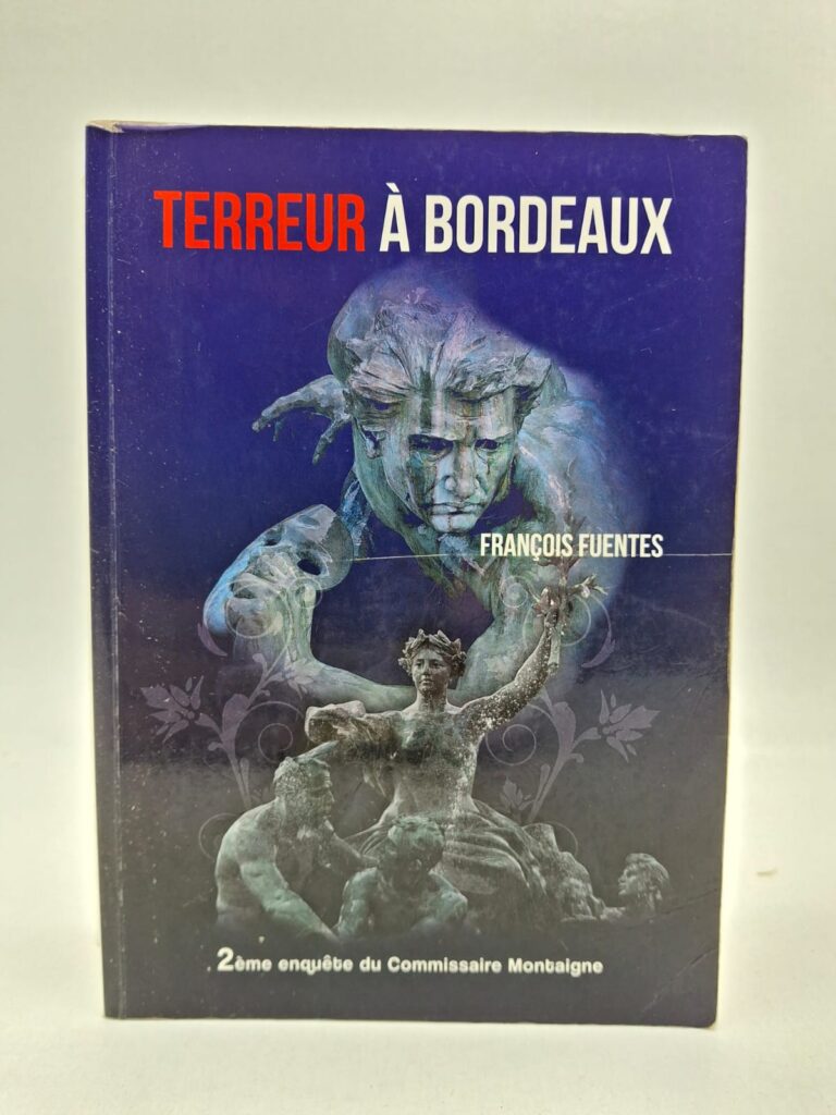 Le Commissaire Montaigne reprend du service pour une deuxième enquête complexe alors qu'une série de crimes mystérieux sème la panique dans la capitale girondine. Confronté à une mise en scène macabre, l'enquêteur doit naviguer entre les quartiers historiques et les zones d'ombre de la ville pour débusquer un coupable insaisissable. L'intrigue mêle habilement suspense policier et ambiance locale, mettant à l'épreuve le flair et l'expérience du célèbre commissaire. C'est un récit nerveux où chaque indice rapproche le lecteur d'un dénouement inattendu au cœur du patrimoine bordelais.