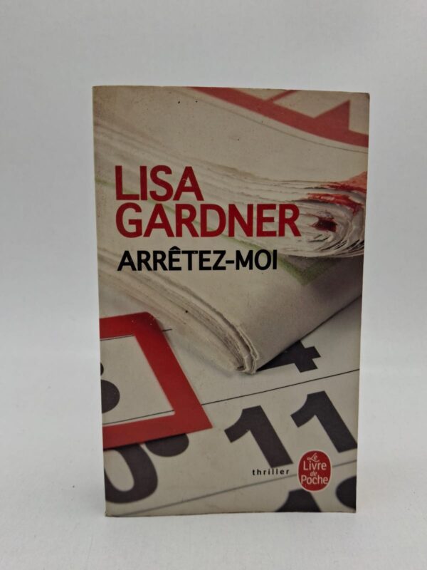 Arrêtez-moi est un thriller psychologique captivant qui mêle mystère, suspense et secrets familiaux.