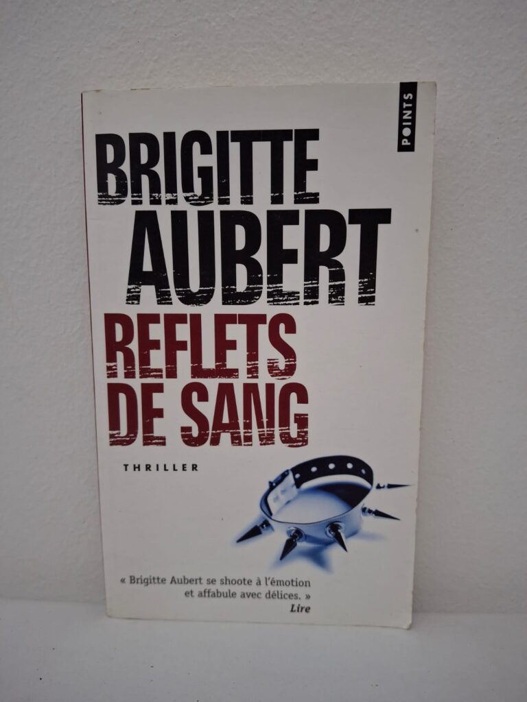 L'histoire suit le parcours de personnages tourmentés, pris au piège d'une spirale de violence déclenchée par des secrets enfouis depuis trop longtemps. Un tueur méthodique semble s'inspirer d'événements traumatiques pour signer ses crimes, forçant les enquêteurs à plonger dans les zones d'ombre de la mémoire collective. Entre paranoïa et manipulations, le récit avance sur un rythme soutenu, multipliant les faux-semblants pour mieux égarer le lecteur. La conclusion, brutale et inattendue, met en lumière la fragilité des apparences et la persistance des cicatrices émotionnelles qui dictent parfois les actes les plus terribles.