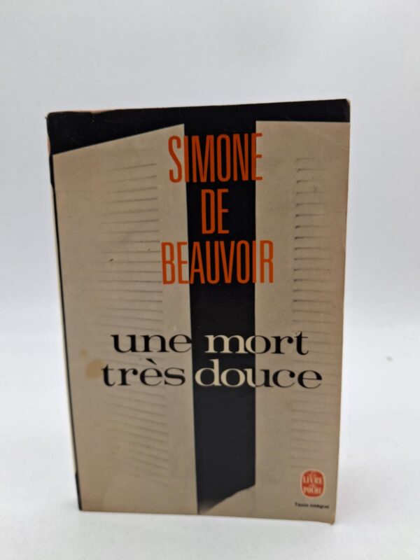 Une mort très douce est un récit autobiographique émouvant qui parle de la maladie et de la mort de la mère de Simone de Beauvoir.