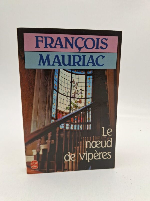 Louis, un vieil homme riche, écrit une lettre où il exprime sa colère contre sa famille. Il pense que ses proches ne l’aiment que pour son argent. Au fil du récit, il réfléchit à sa vie, à ses erreurs et à ses souffrances. Le roman montre les difficultés des relations familiales et la recherche du pardon.