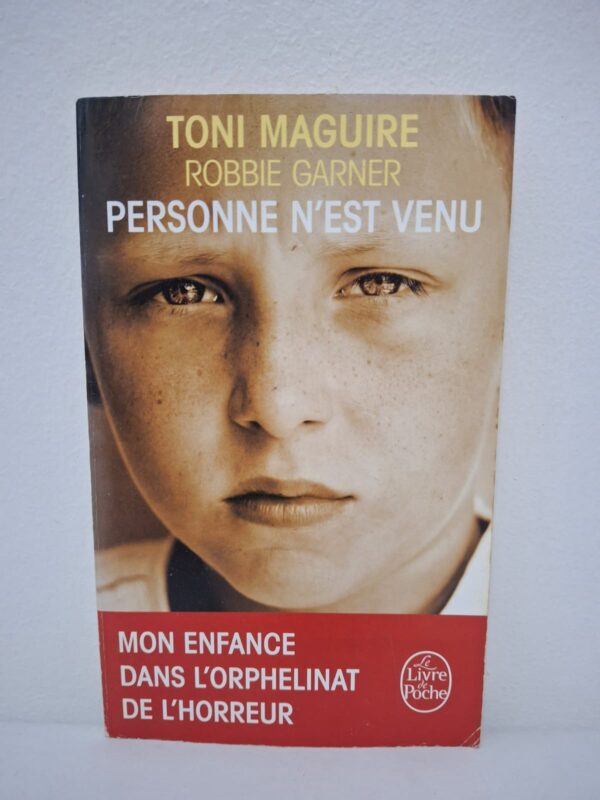 Personne n’est venu est un témoignage bouleversant sur les souffrances d’un enfant dans un orphelinat.