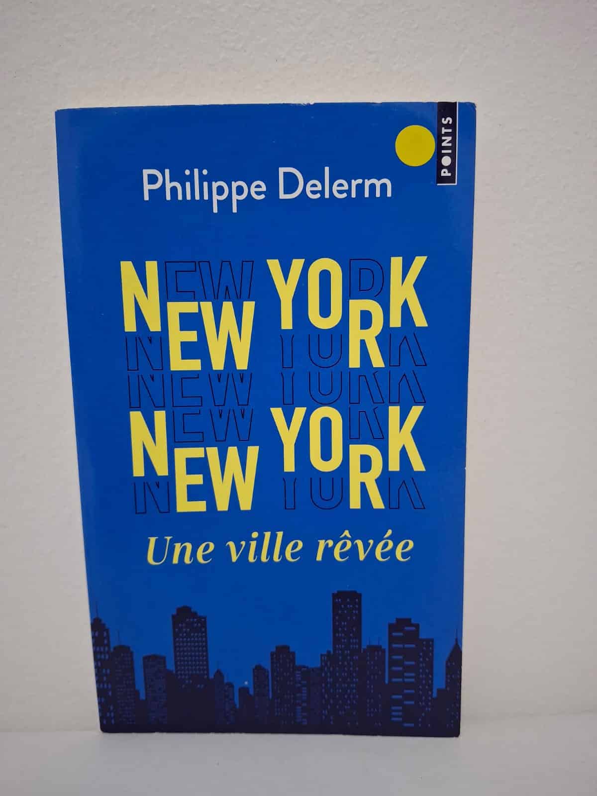New York, une ville rêvée Philippe Delerm New York, une ville rêvée est un récit poétique qui présente la beauté et l’énergie de New York.