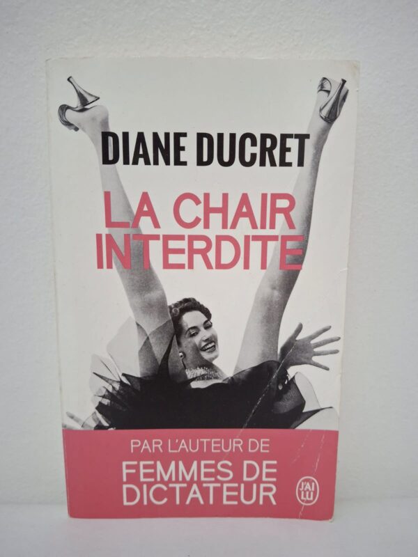 La chair interdite est un roman qui parle des désirs humains et de la liberté des femmes face aux interdits sociaux.